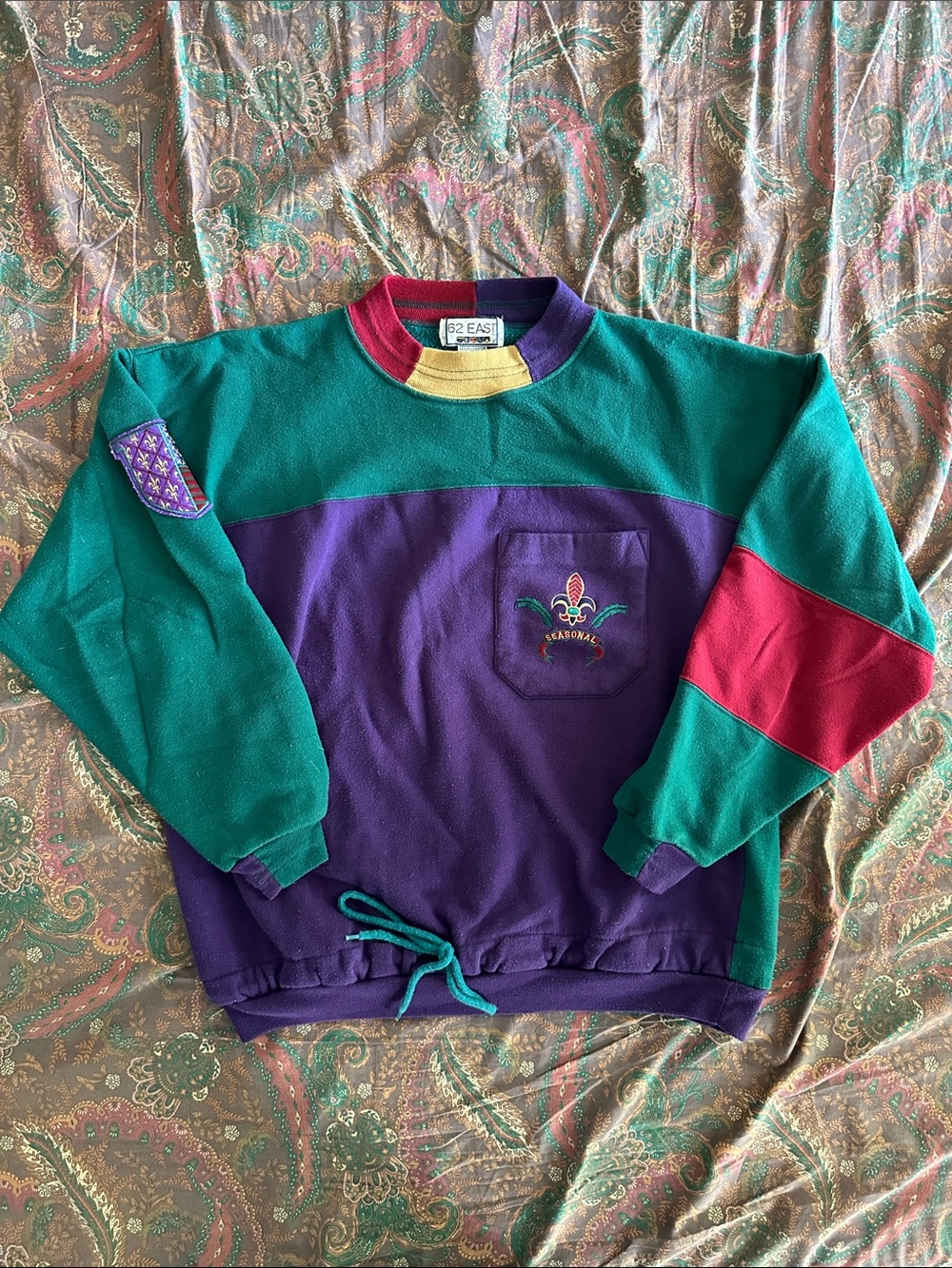VTG - 62 East Fleur De Lis Patch and Embroidery Colorblock Sweatshirt - L